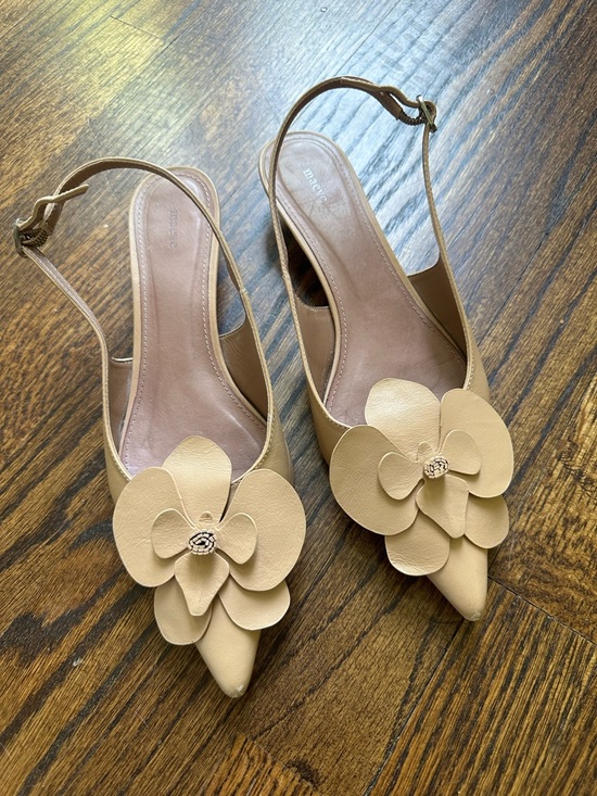 Anthropologie Shoes - Anthropologie Maeve Women’s Tan Slingback Pointed-Toe Flats Shoes Flower Accent